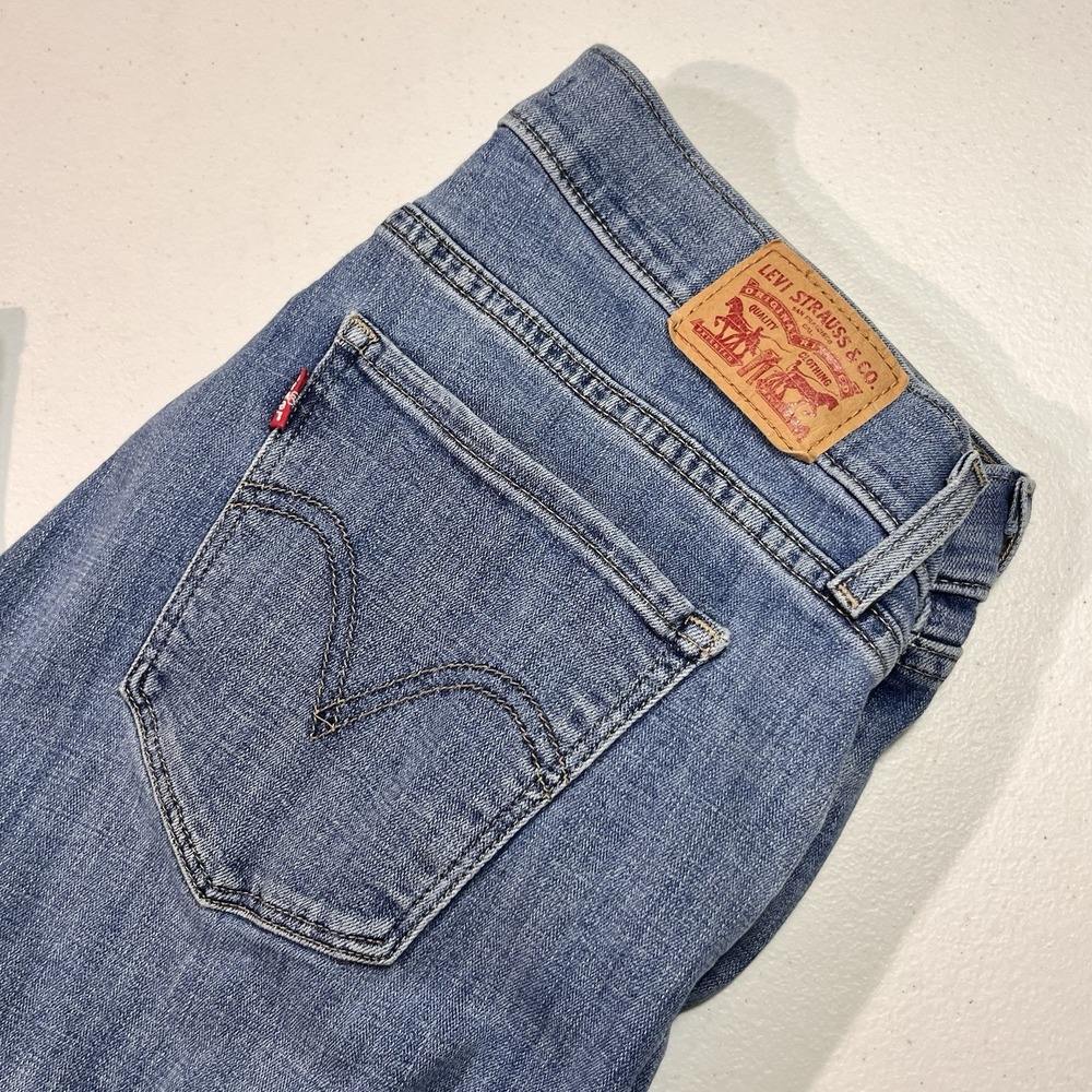 Levis Women's Curvy Bootcut Size 32 X 32 Medium Wash EUC